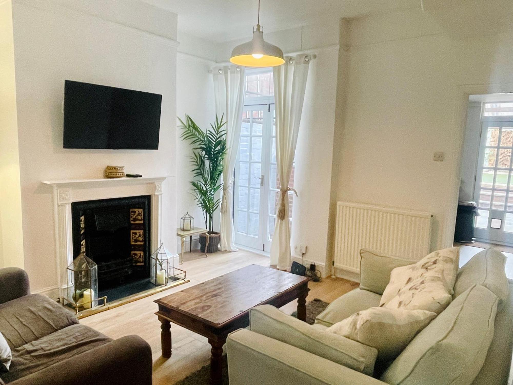 Newly Refurbished City Centre House With Parking Exeter Exterior foto