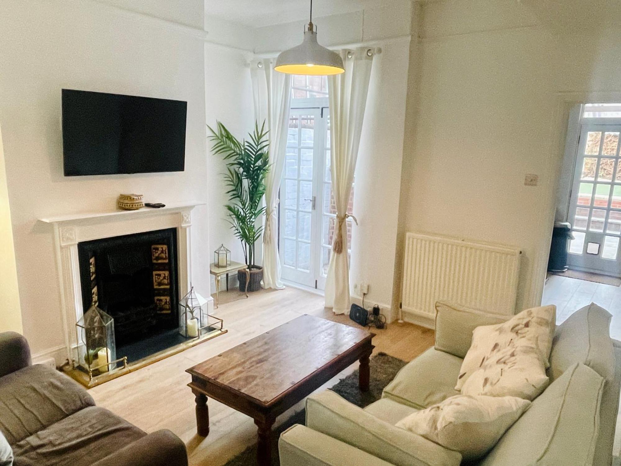 Newly Refurbished City Centre House With Parking Exeter Exterior foto